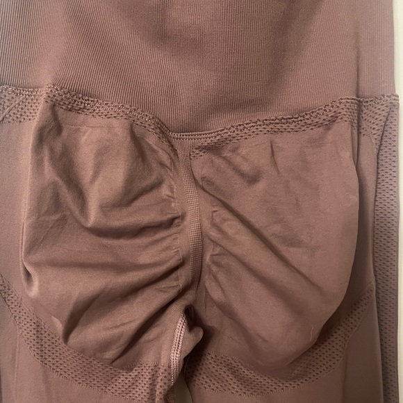 SHEIN scrunch workout leggings. Size medium. - Picture 2 of 3